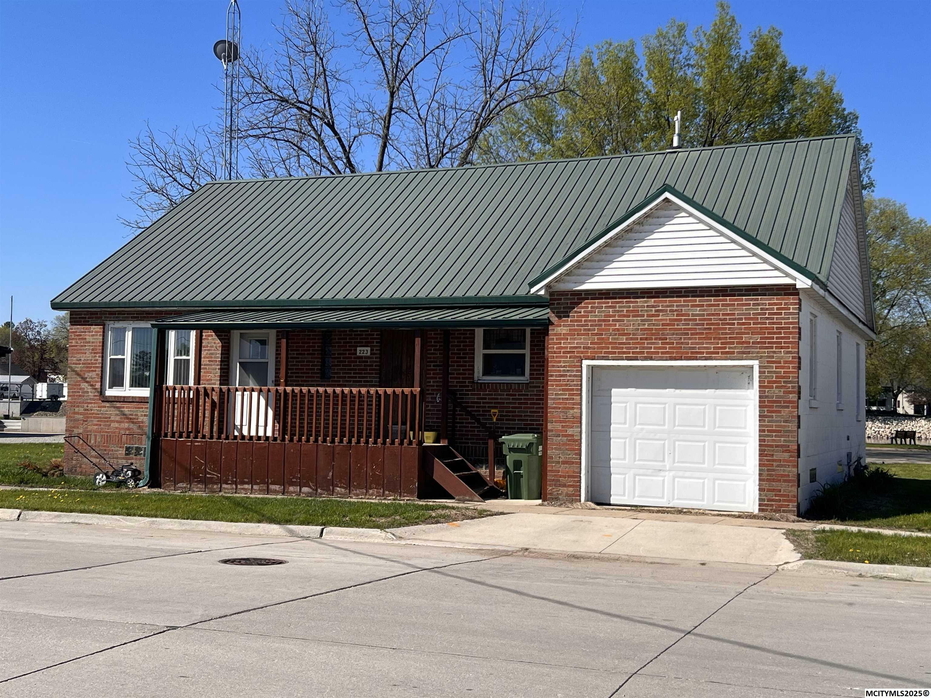 Property Photo: 223 N 1st IA 50636