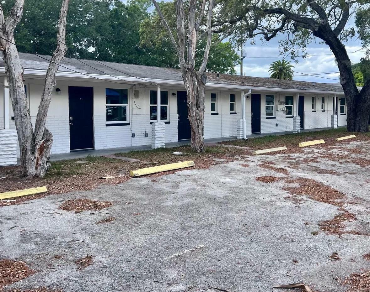 Property Photo: 707 Rosery Road NW 3 FL 33770