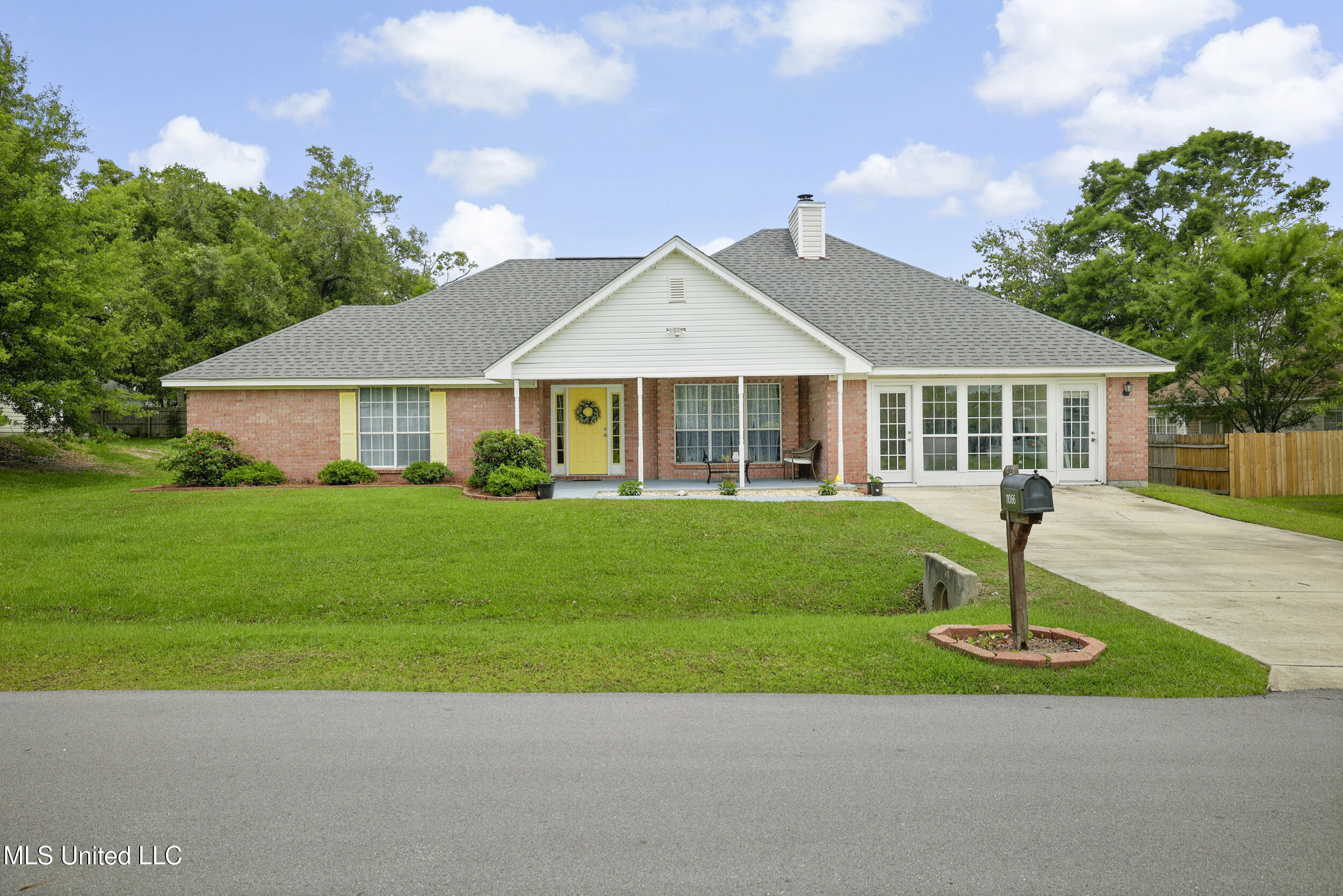Property Photo: 11066 Bayview Lane MS 39532