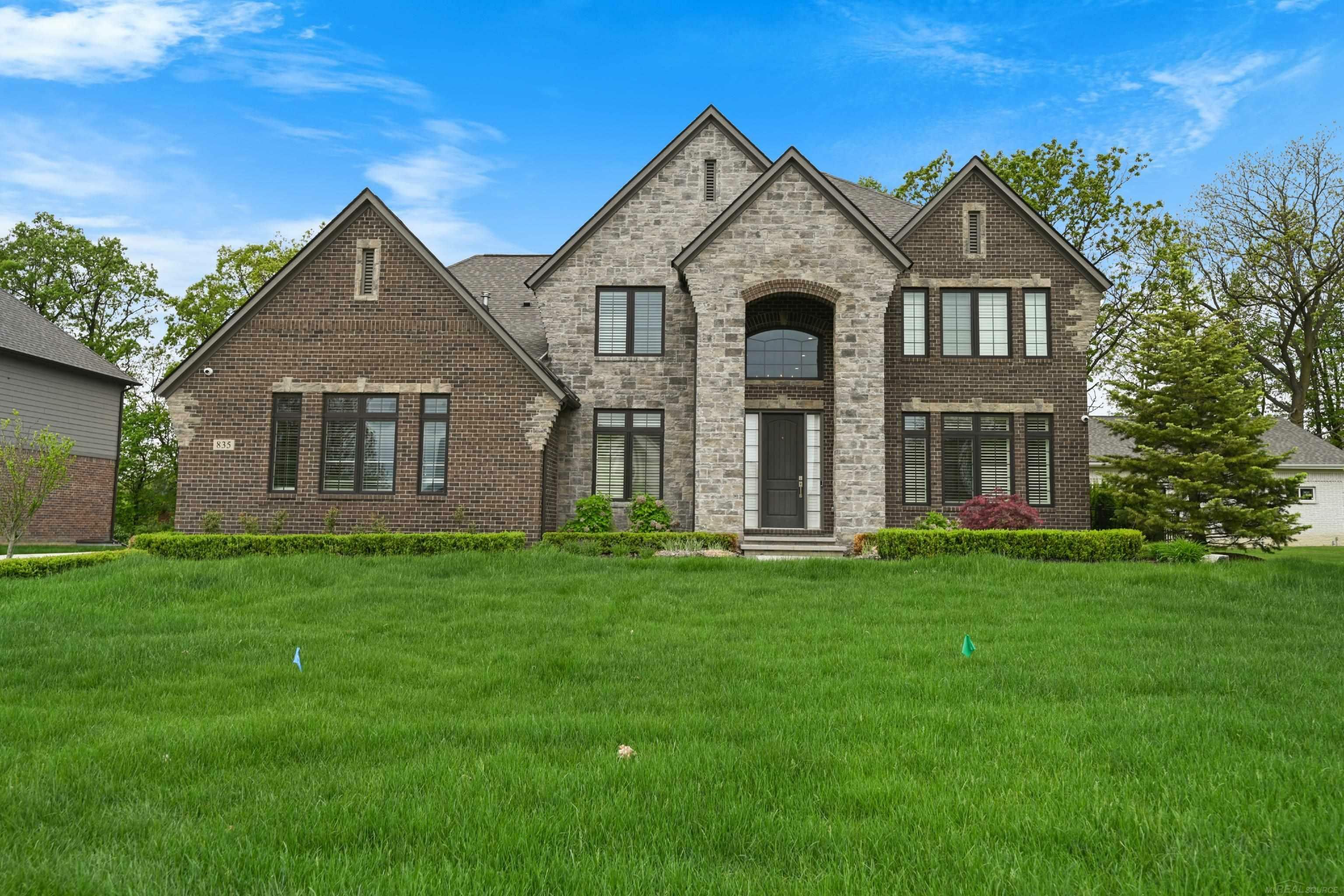 Property Photo: 835 Crestwood Lane MI 48309