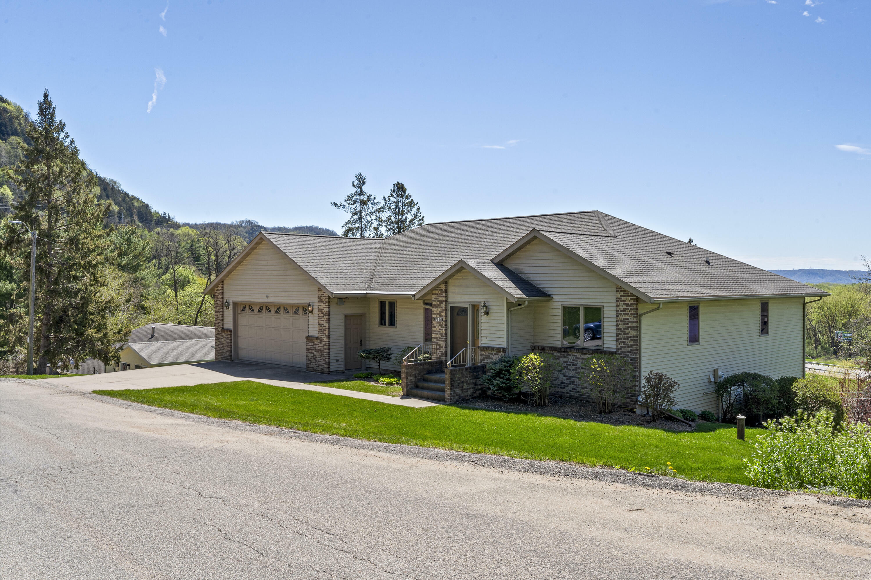 Property Photo: 715 S Hill St WI 54629