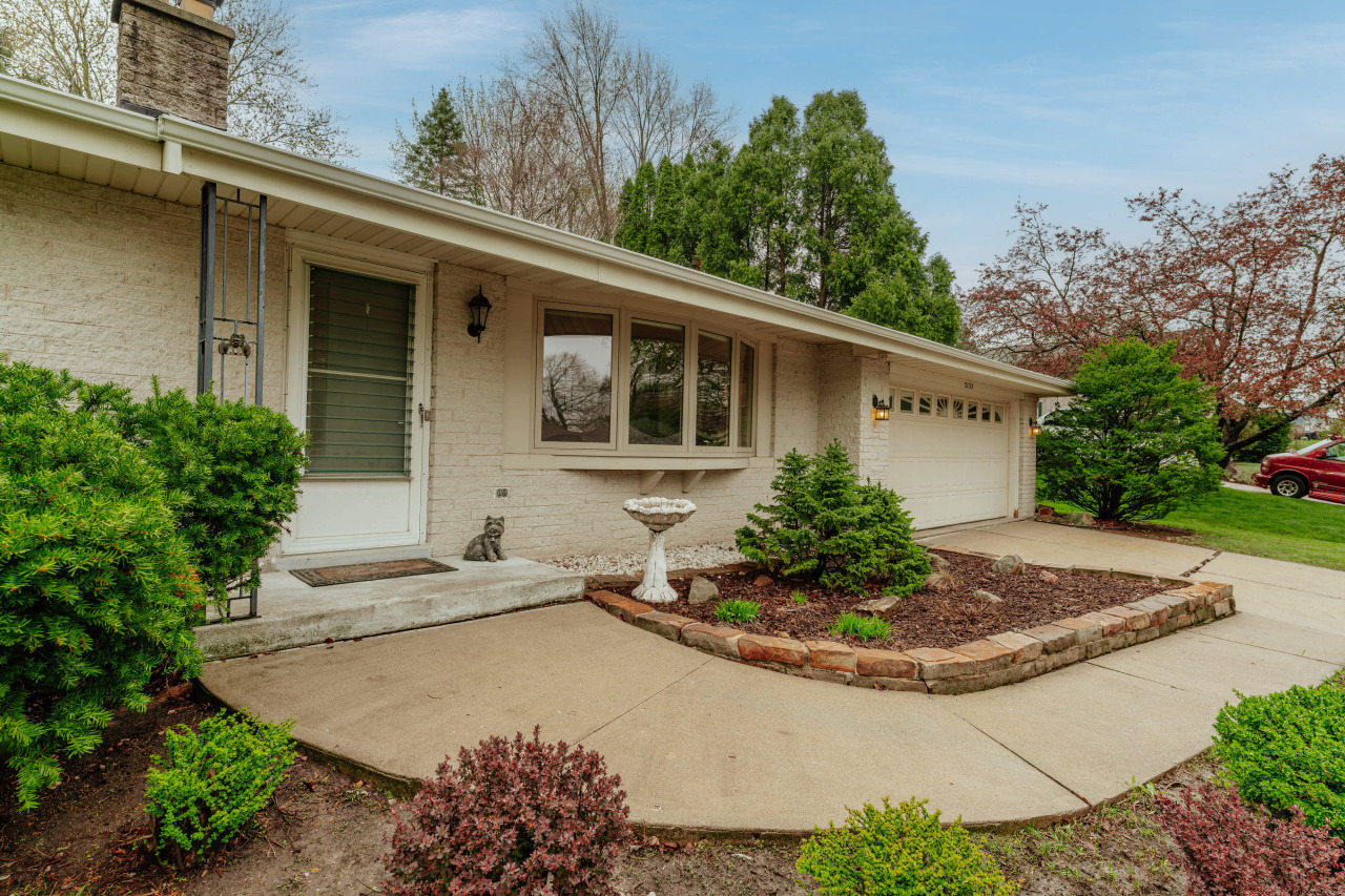Property Photo: 2133 Melody Ln WI 53186