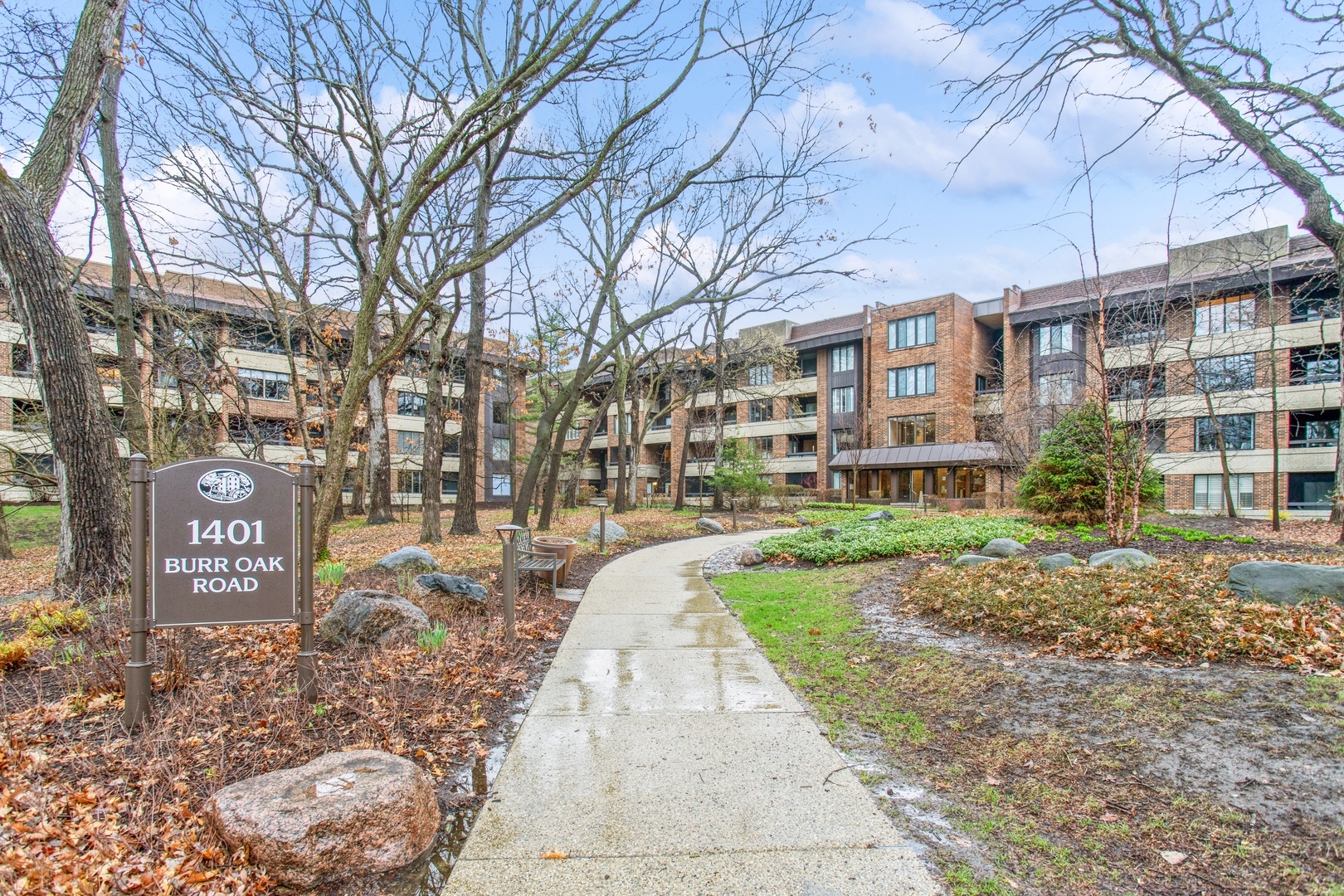 1401 Burr Oak Road 314B  Hinsdale IL 60521 photo