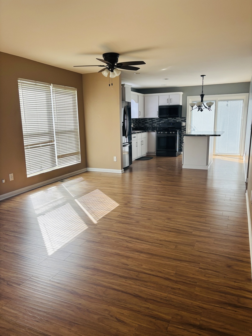Property Photo: 150 Hamlet Circle IL 60538