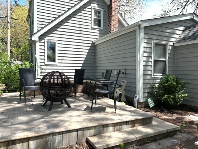 Property Photo: 930 N Sleight Street IL 60563