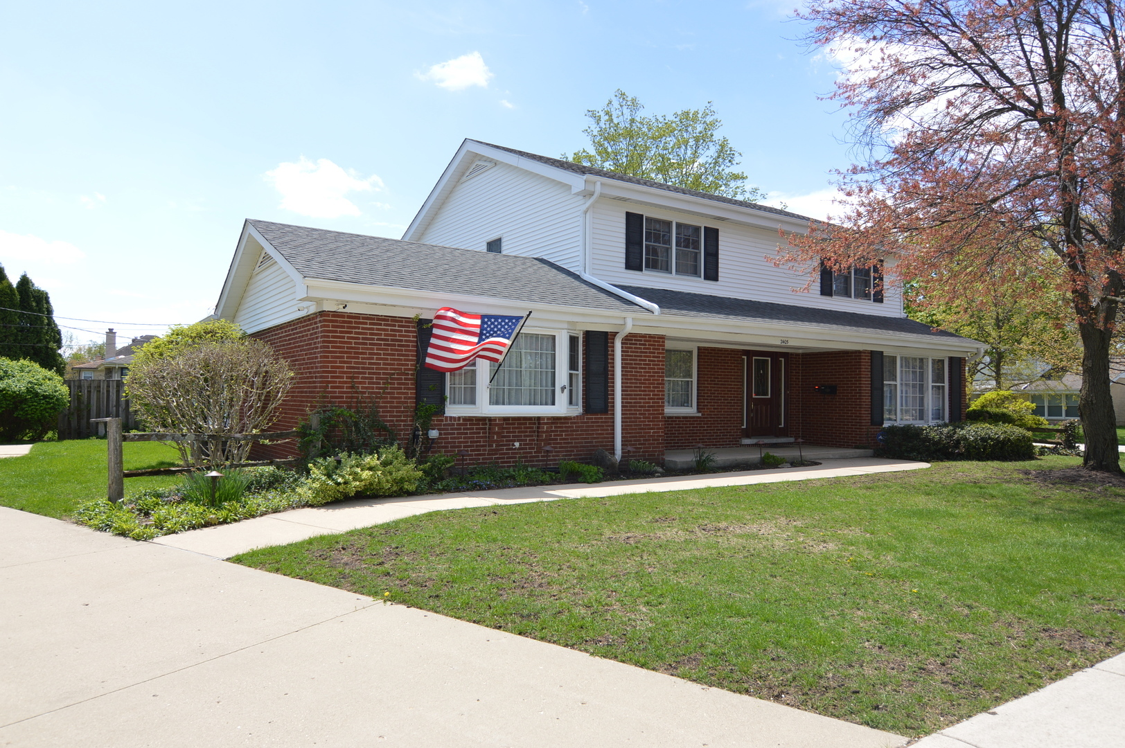 Property Photo: 2405 E Miner Street IL 60004