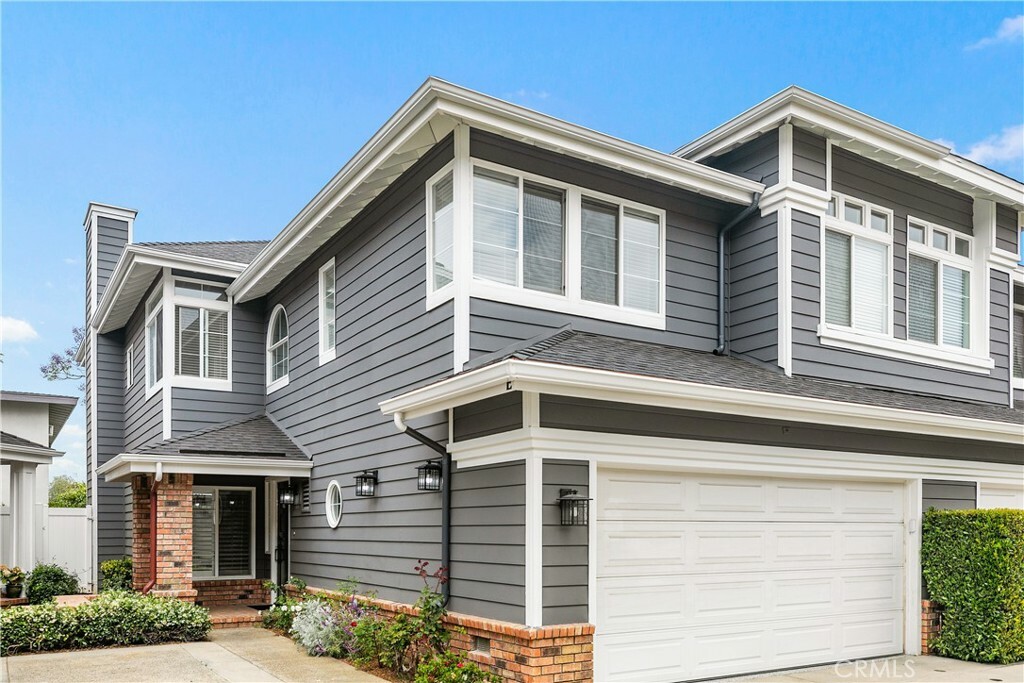 Property Photo: 2501 E 16th Street E CA 92663