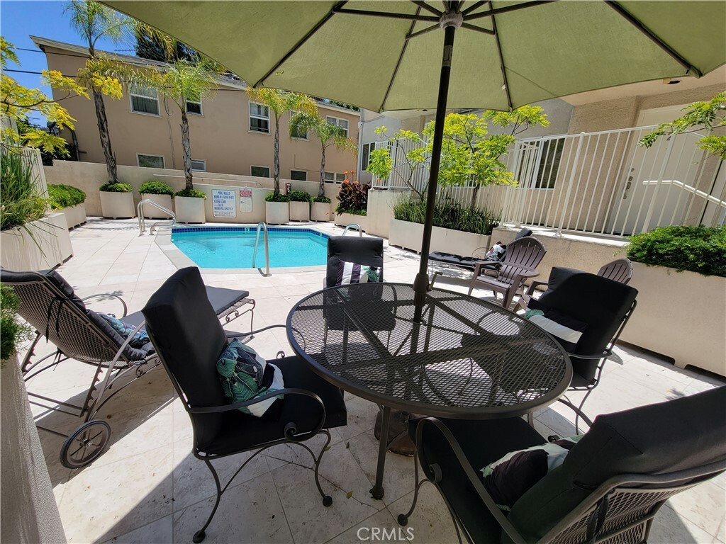 Property Photo: 3944 Kentucky Drive 9 CA 90068