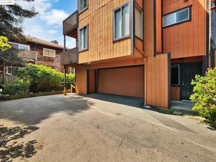 Property Photo:  1715 Liberty St 1  CA 94530 