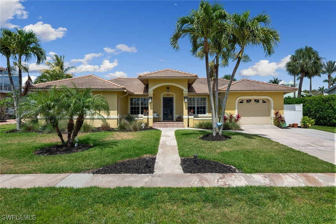 Property Photo: 819 Buttonwood Court FL 34145