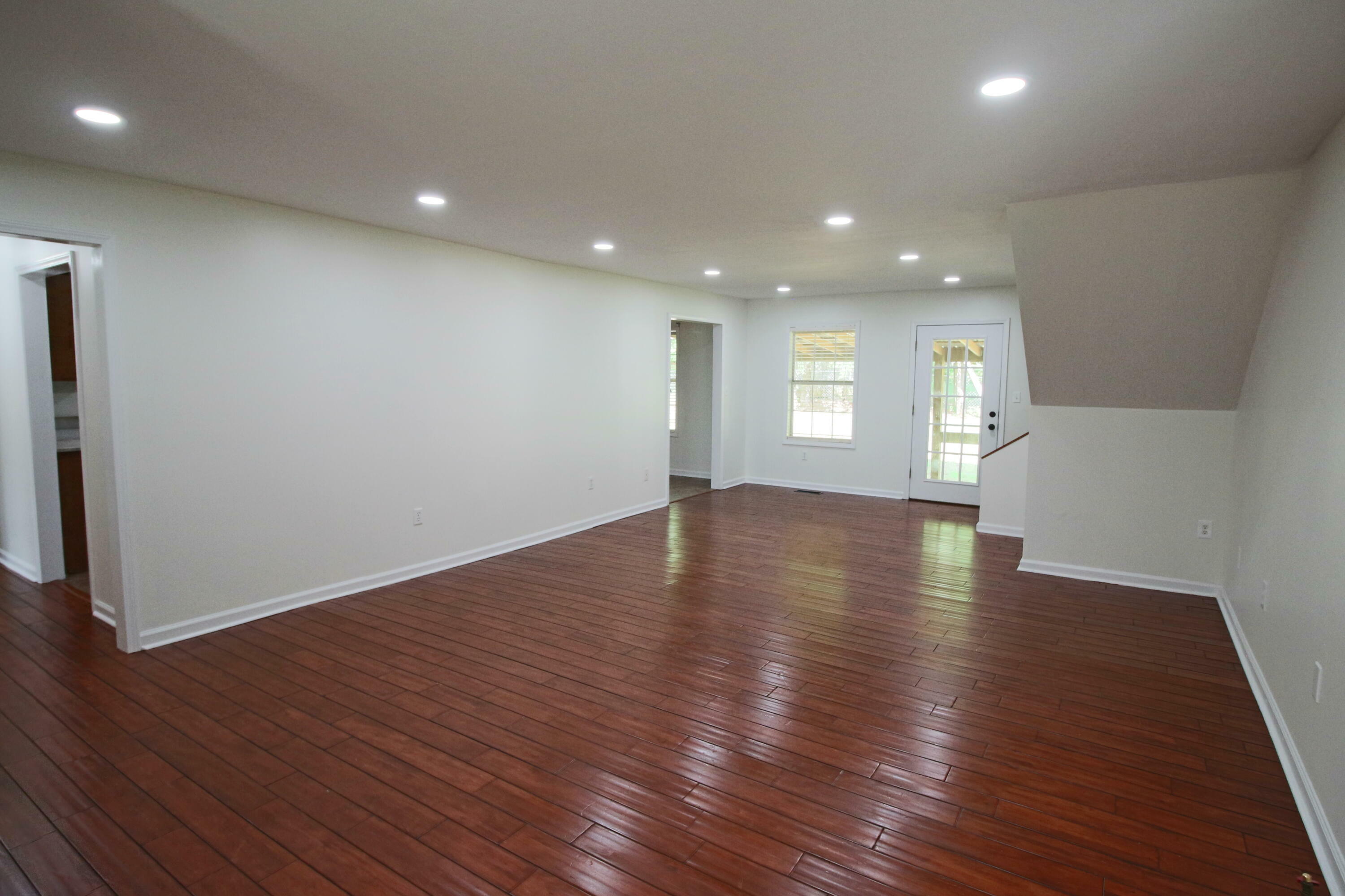 Property Photo: 1102 Kingsberry Drive MS 38852