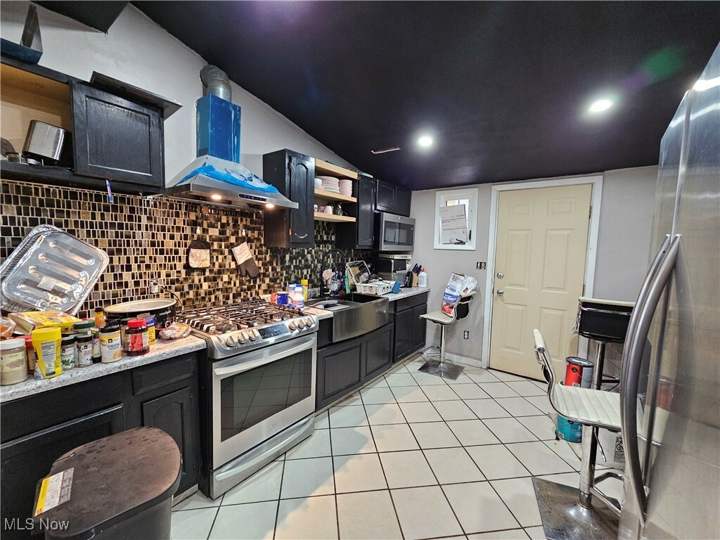 Property Photo: 507 Oak Circle SW OH 44485