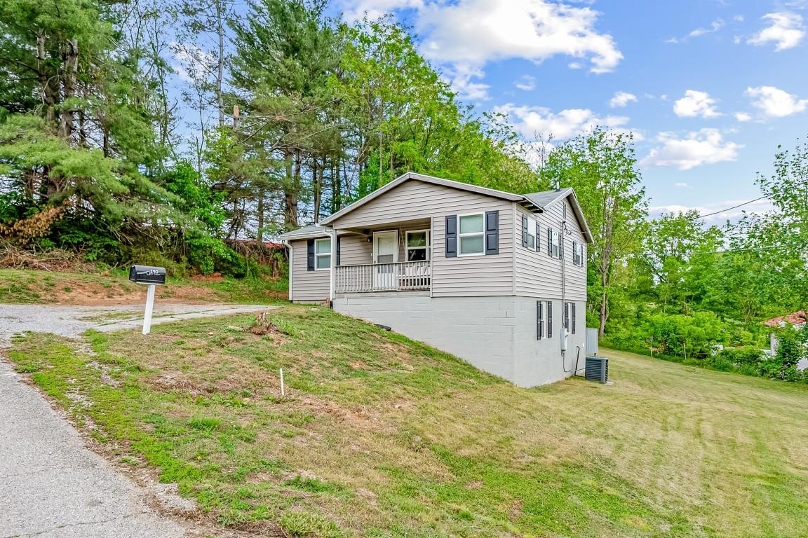 Property Photo: 190 New Street VA 24073