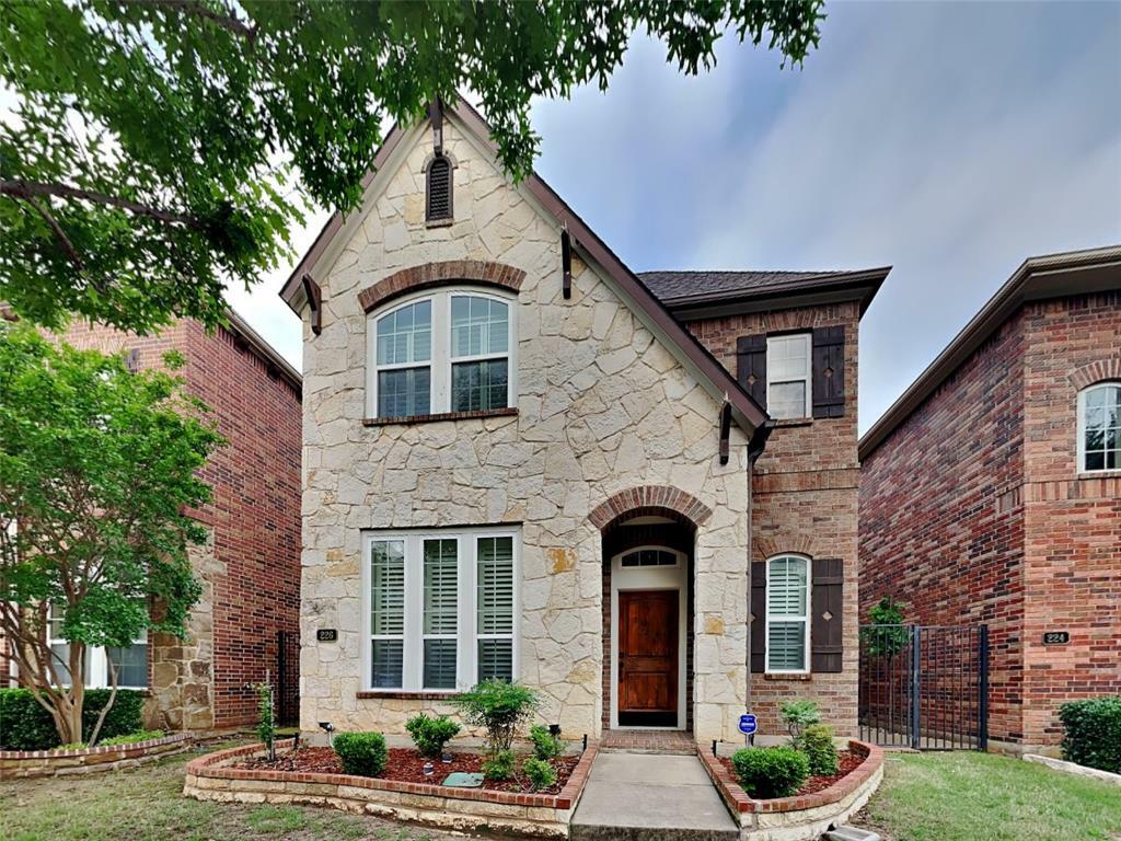 Property Photo: 226 Knapford TX 76040