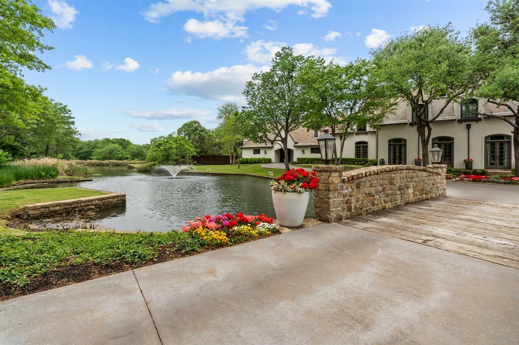 Property Photo: 1100 La Paloma Court TX 76092
