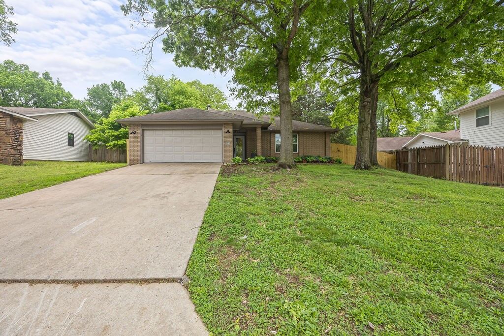 Property Photo:  2579 E Ferguson Avenue  AR 72703 