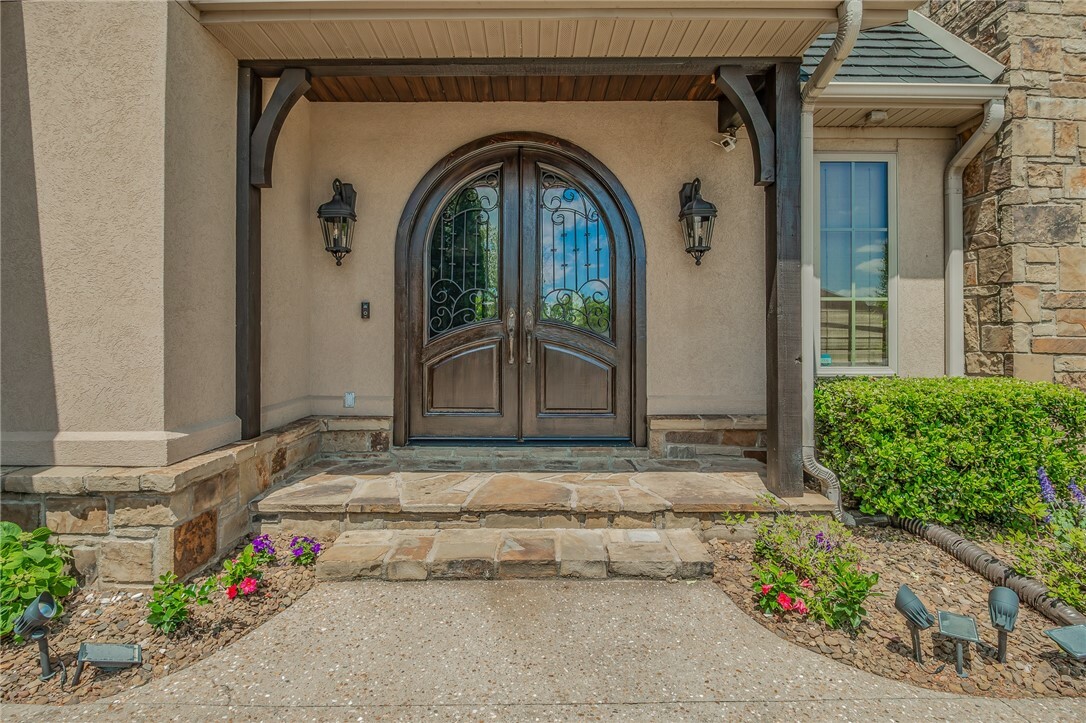 Property Photo: 7 W Colonial Drive AR 72758