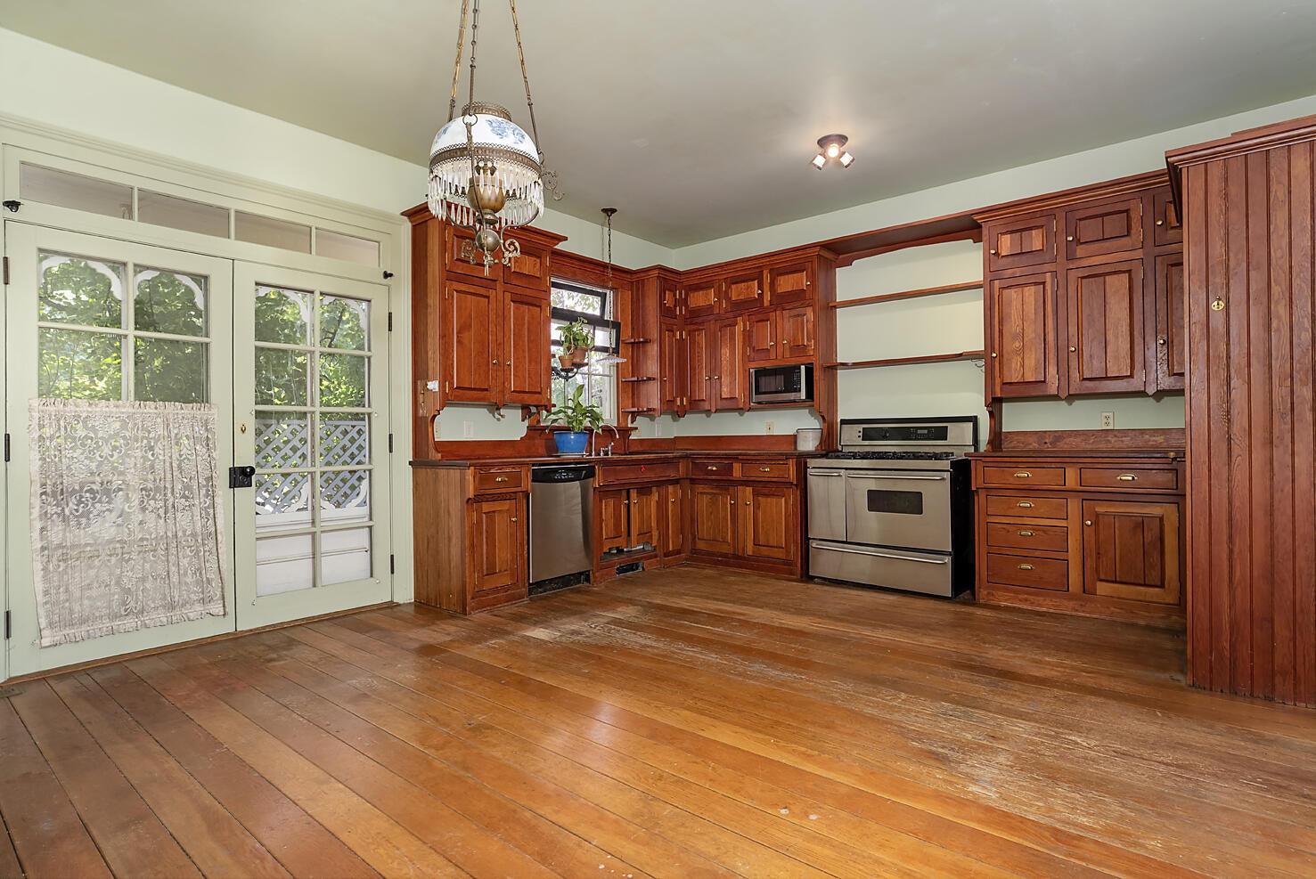 Property Photo: 220 8th Street OR 97530