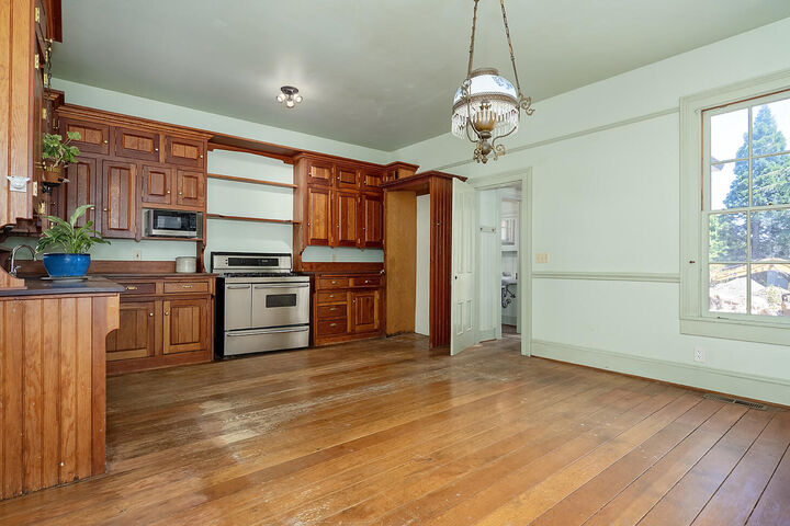Property Photo: 220 8th Street OR 97530