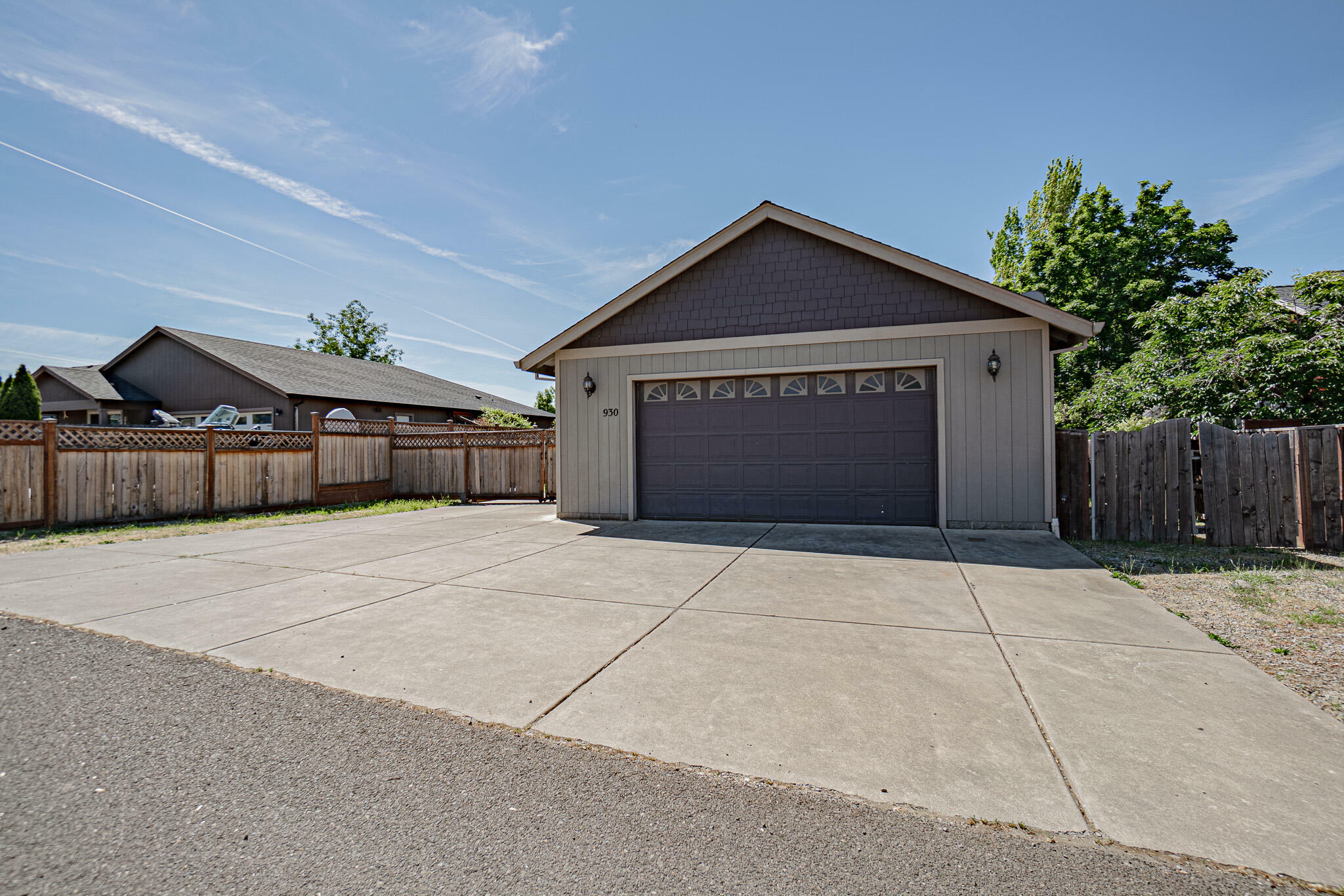 Property Photo: 930 Win Way OR 97524
