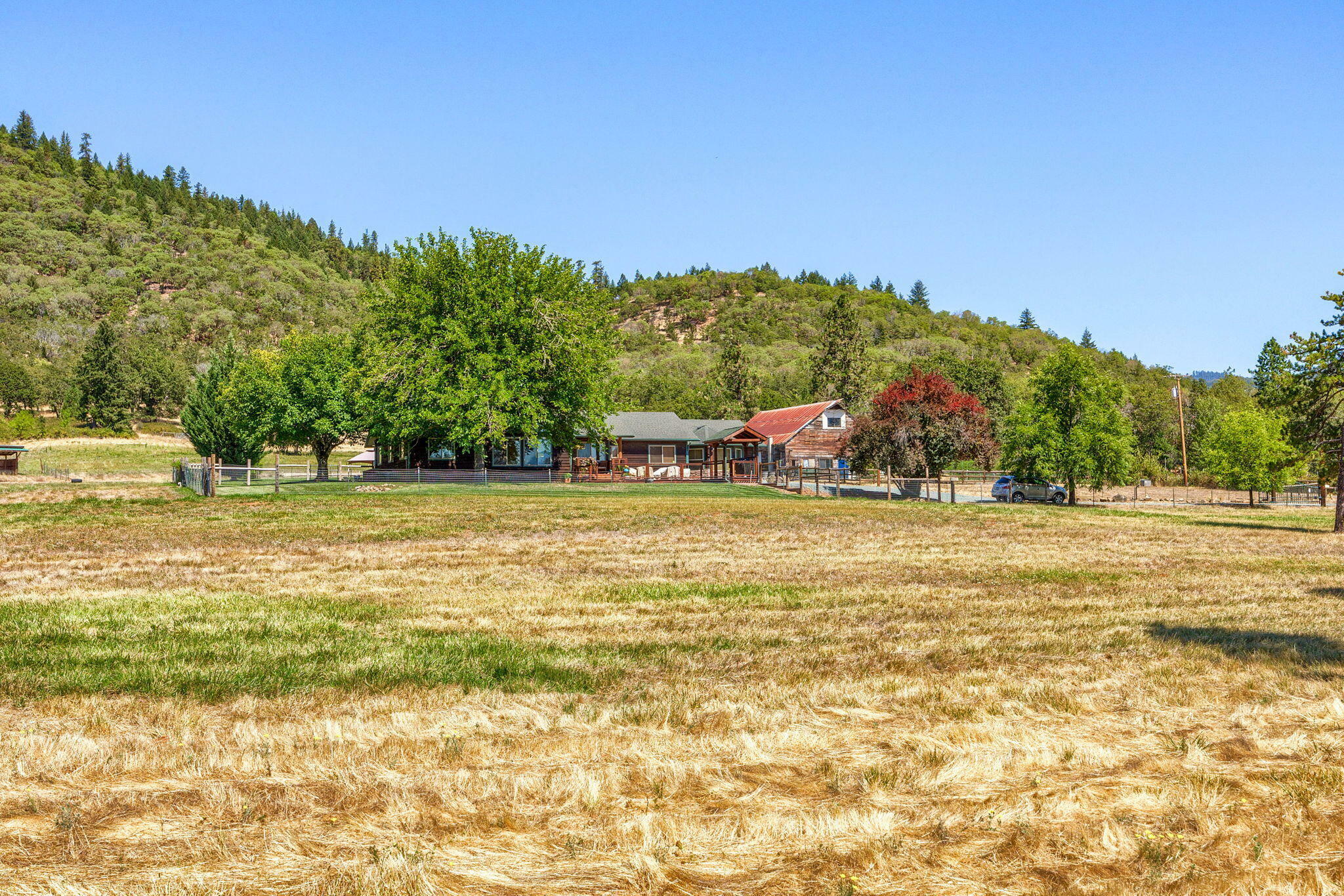 Property Photo: 2575 E Evans Creek Road OR 97537