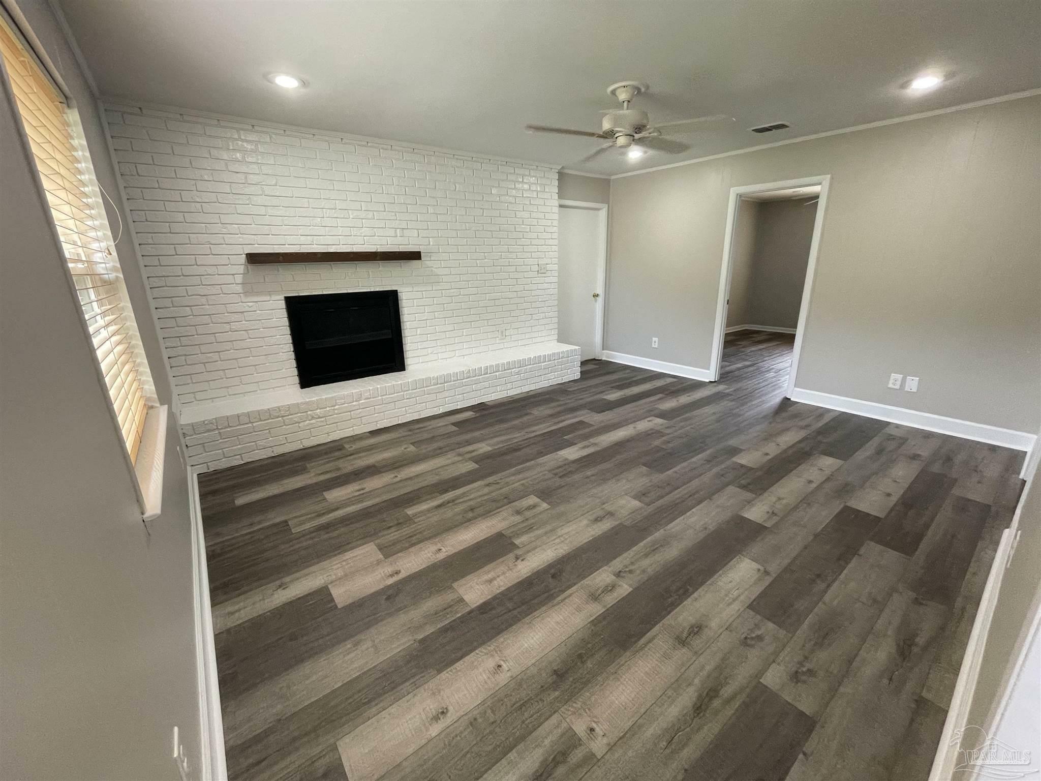 Property Photo: 5701 Limestone Rd FL 32504