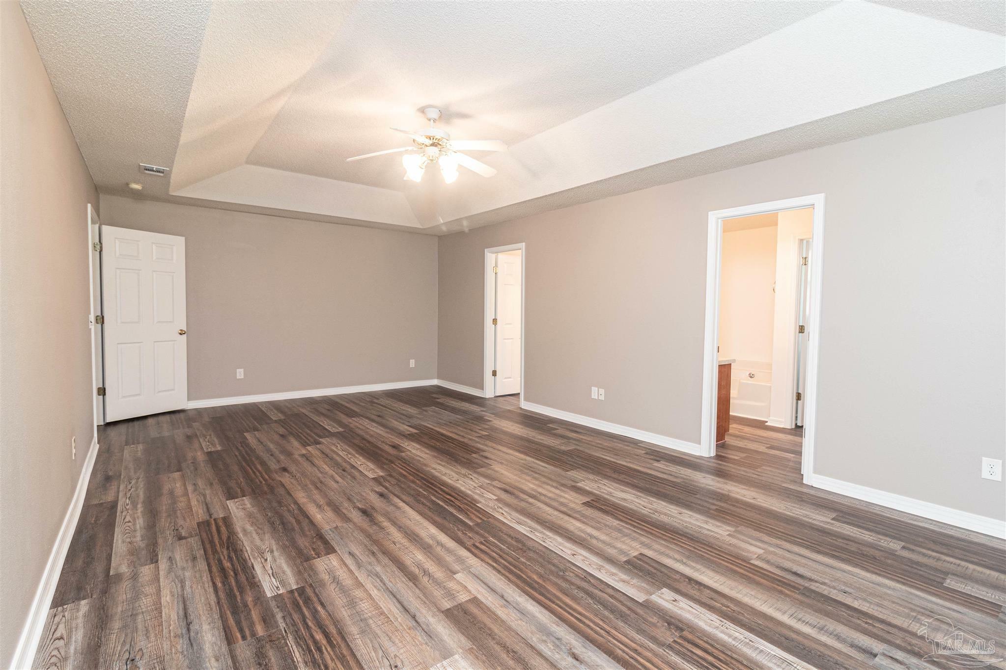Property Photo: 2890 Sherwood Dr FL 32566