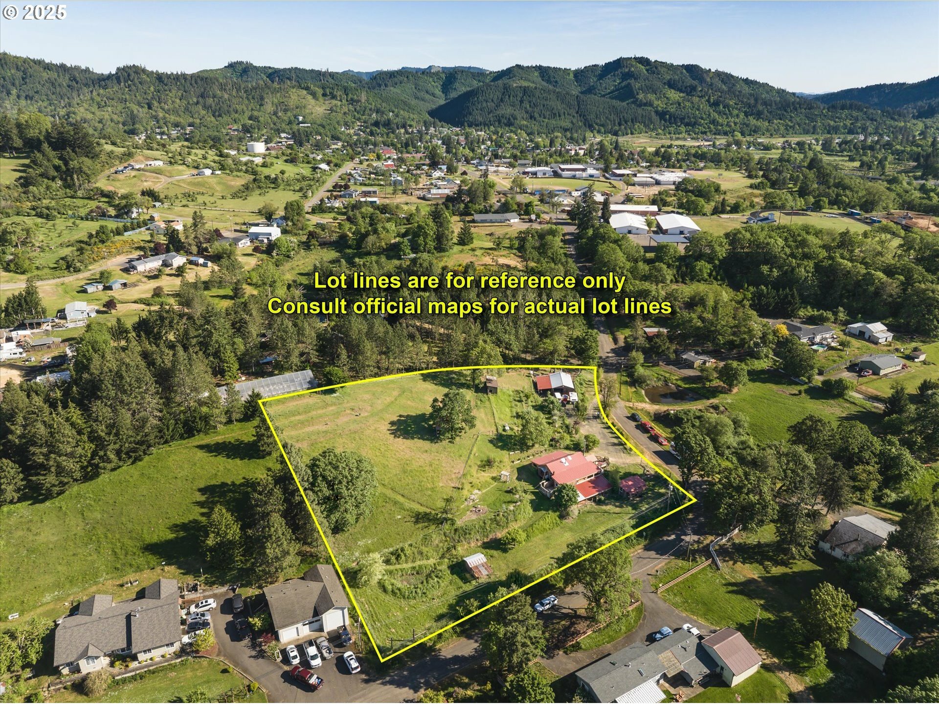 Property Photo: 1172 Old Town Loop Rd OR 97462