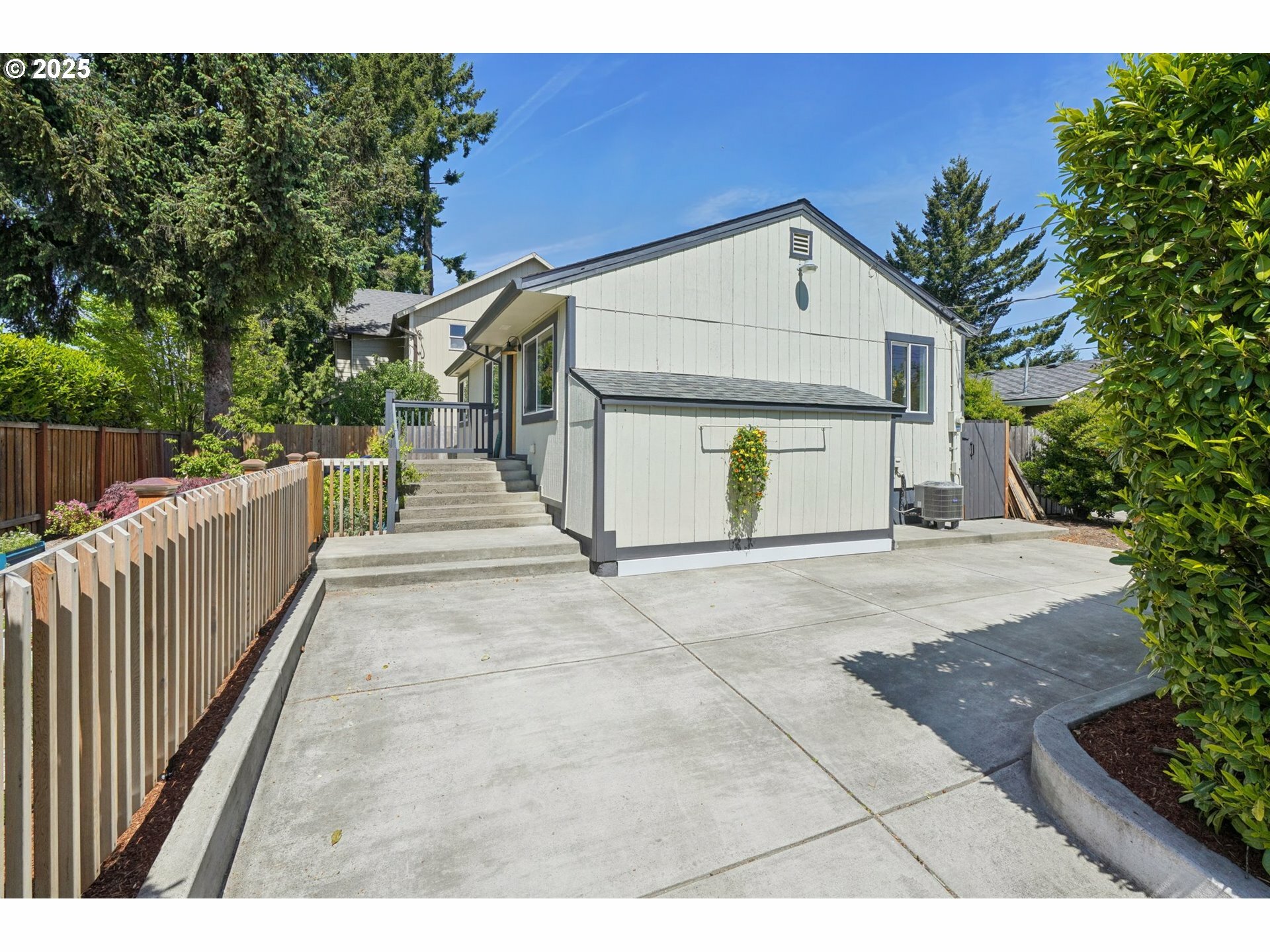 Property Photo: 9705 SE Duke St OR 97266