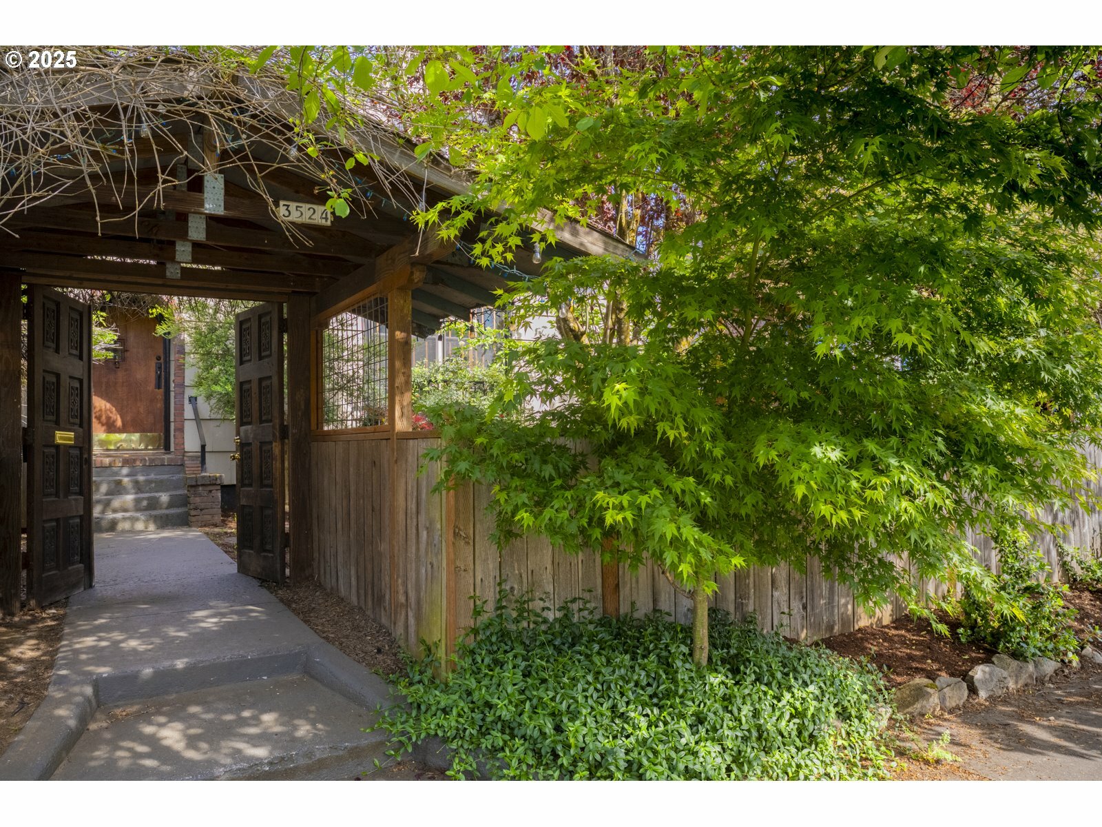 Property Photo: 3524 SE 65th Ave OR 97206