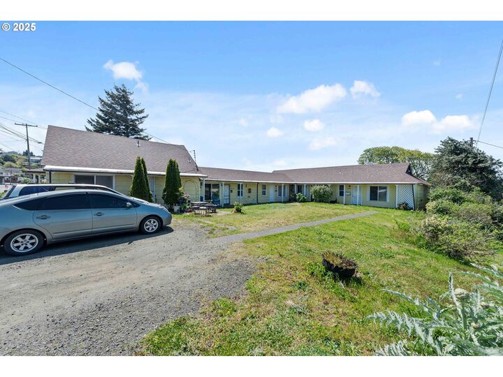 Property Photo: 1902 Monroe St OR 97459