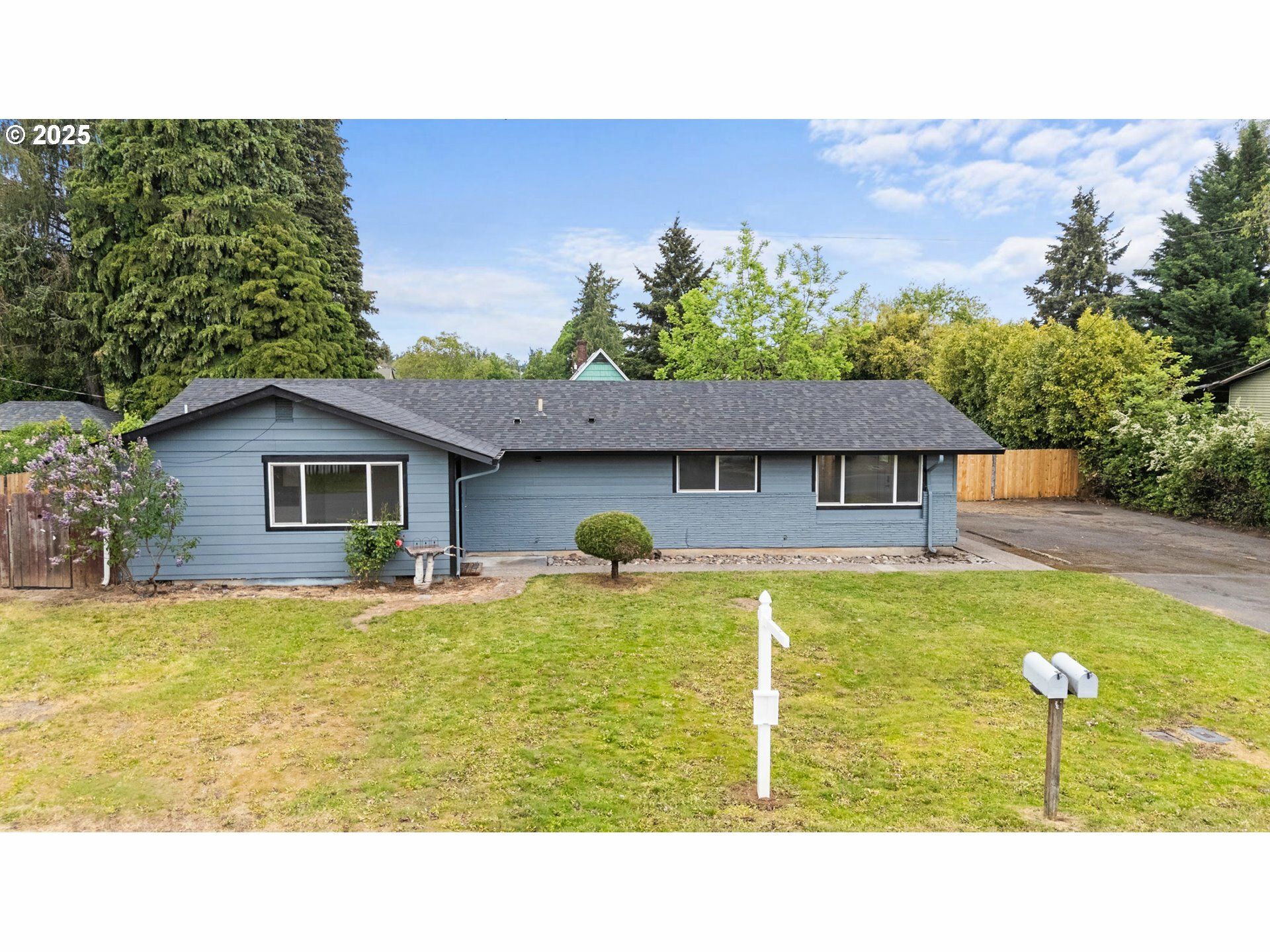 Property Photo: 2608 E 30th St WA 98661