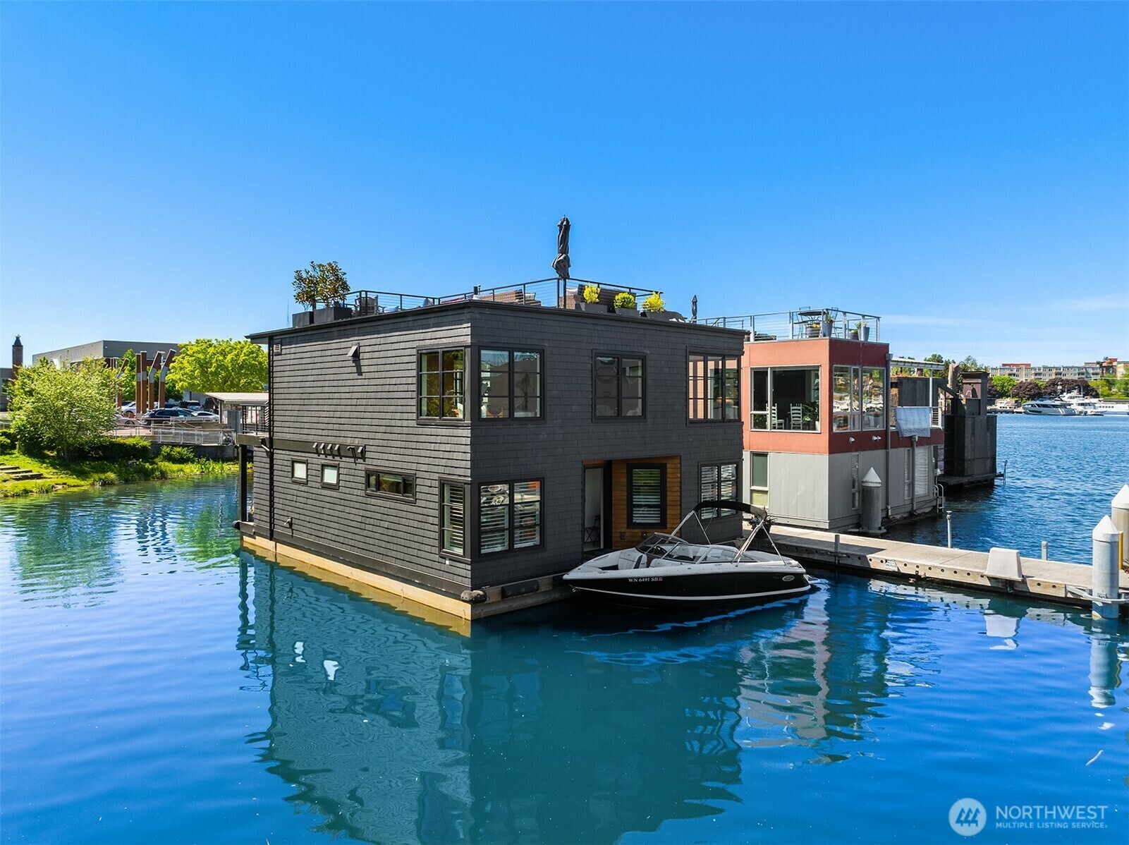 Property Photo: 2821 Fairview Avenue E 5 WA 98102