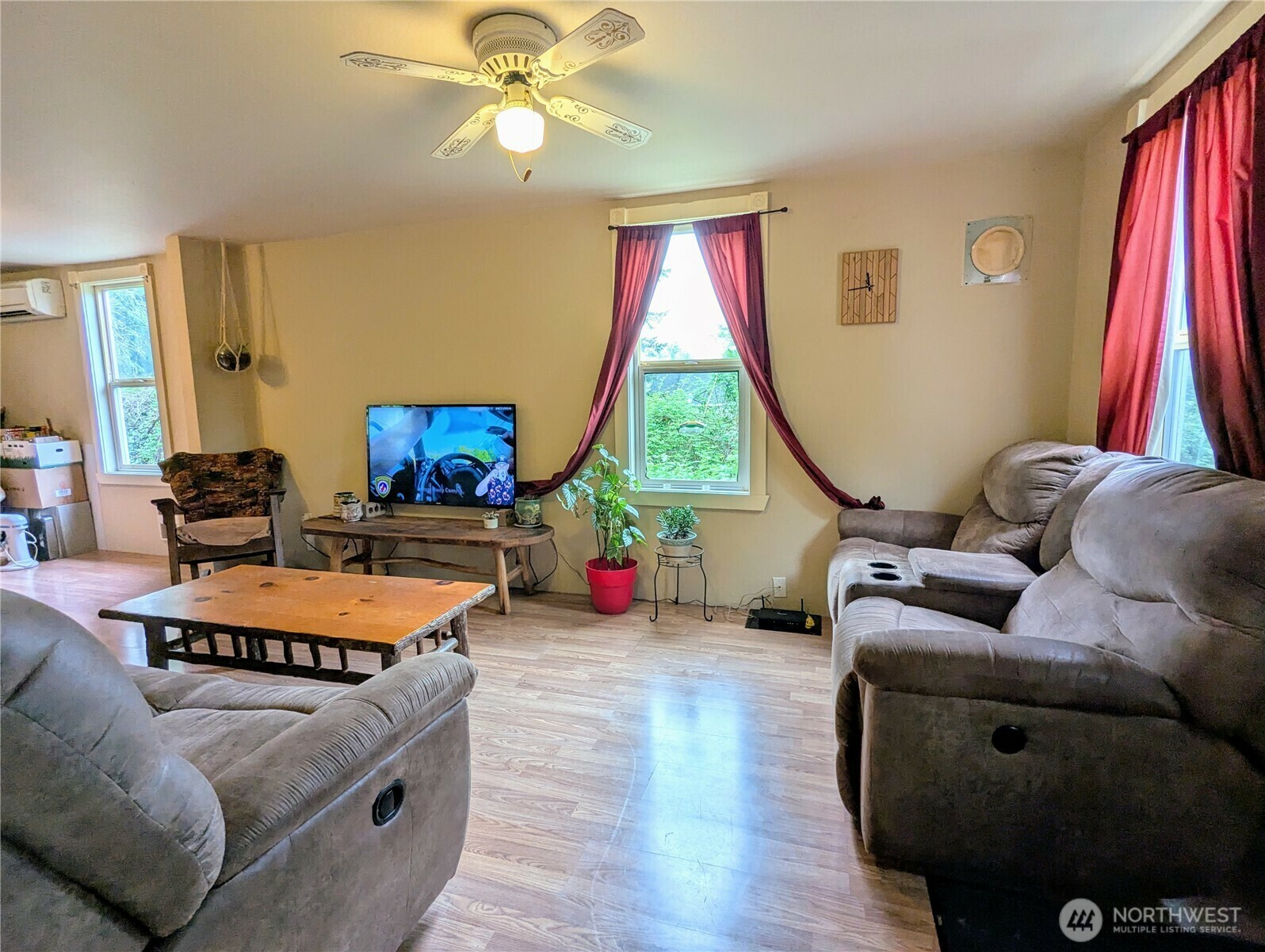 Property Photo: 27013 53 Avenue NE WA 98223