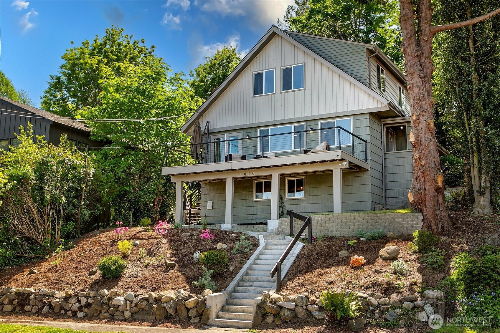 Property Photo: 9919 Arrowsmith Avenue S WA 98118