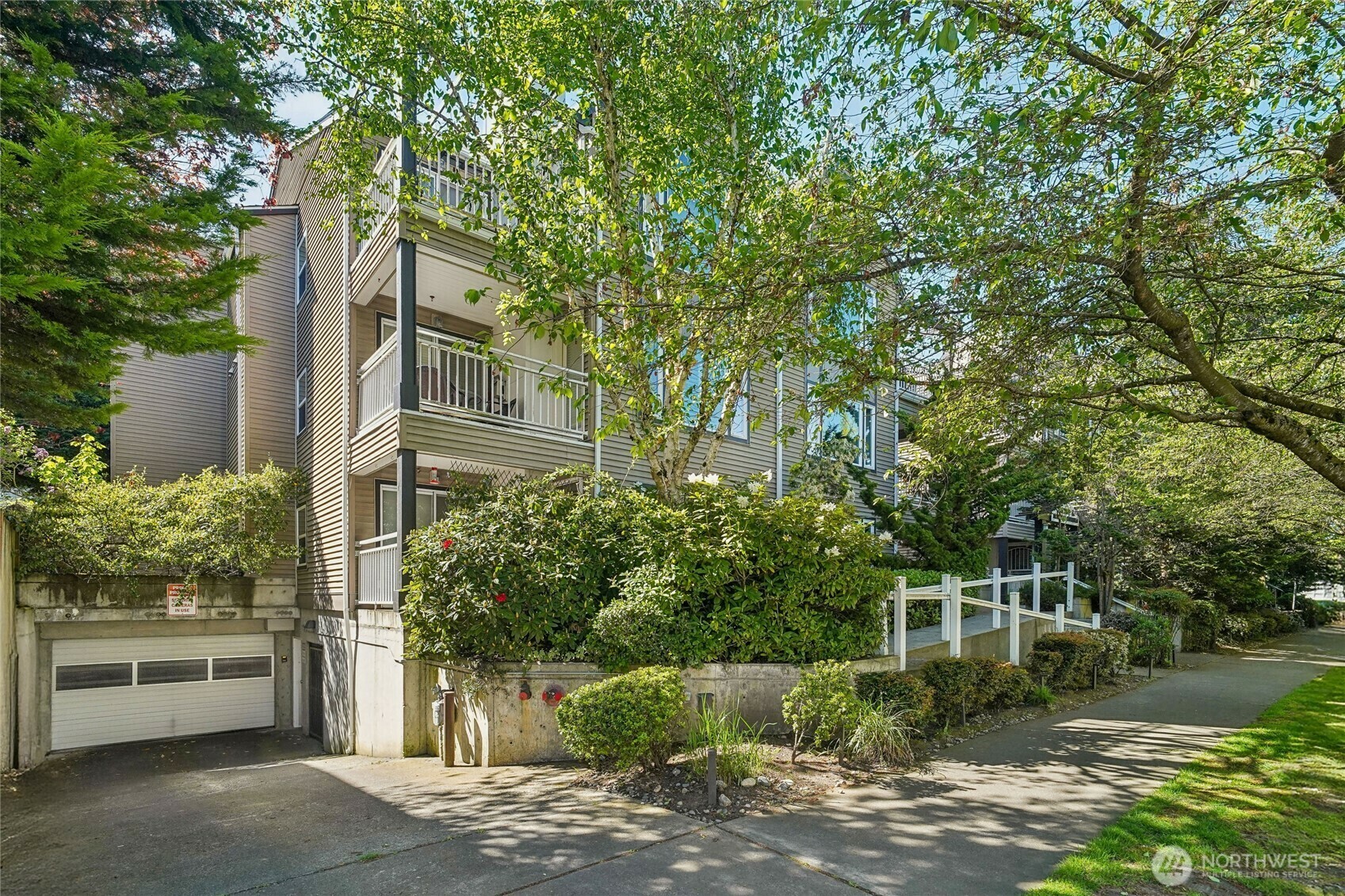 215  20th Avenue E 305  Seattle WA 98112 photo