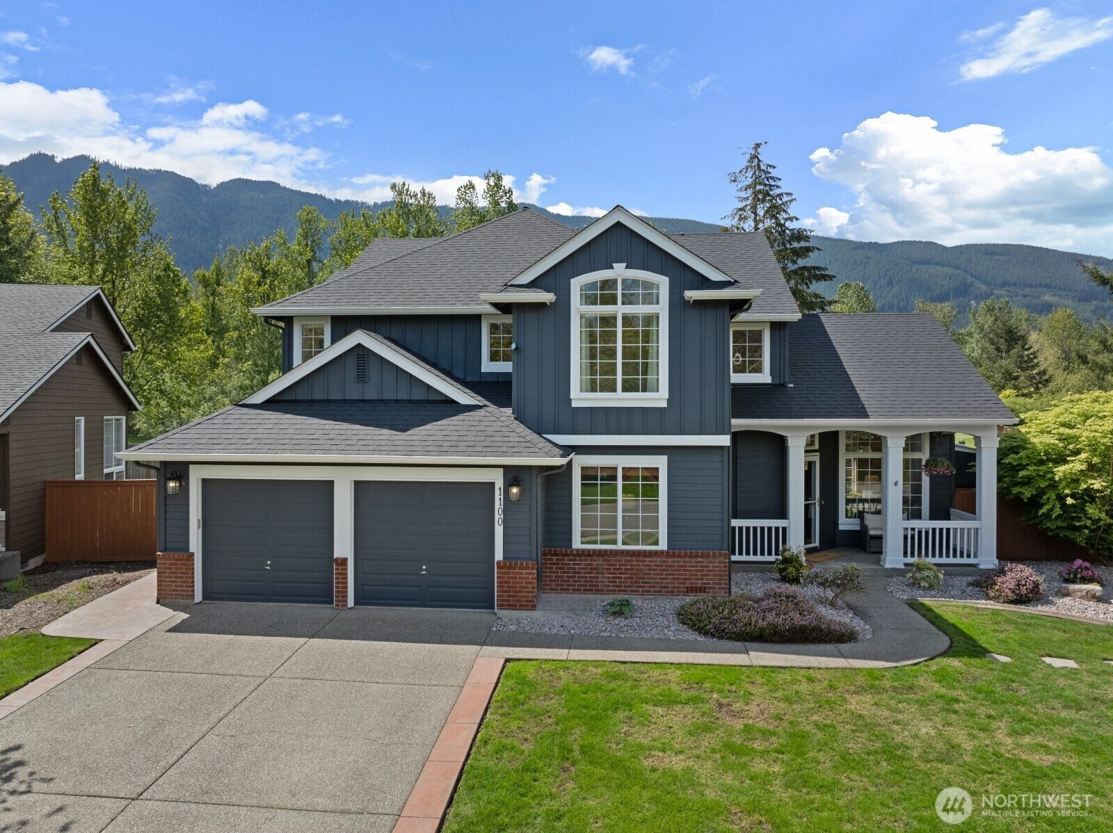 Property Photo: 1100 SE 11th Place WA 98045