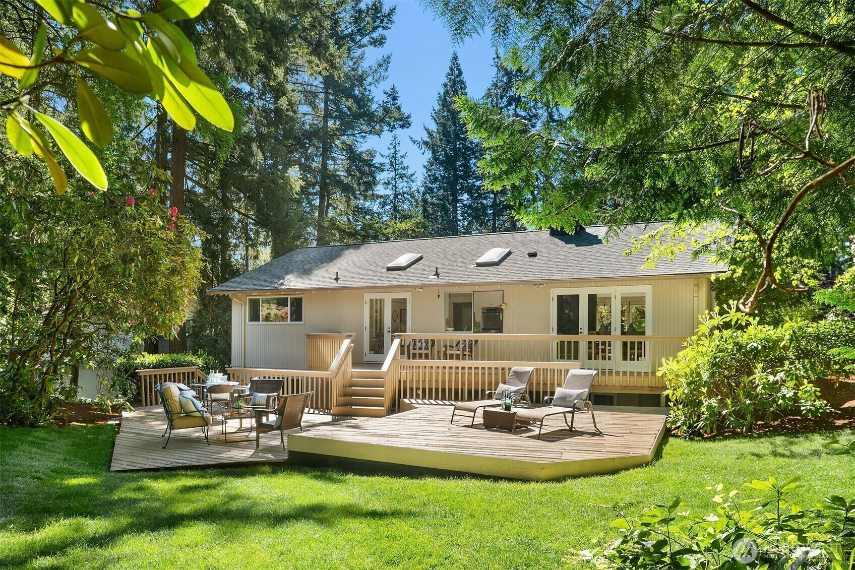 Property Photo: 12802 NE 26th Place WA 98005