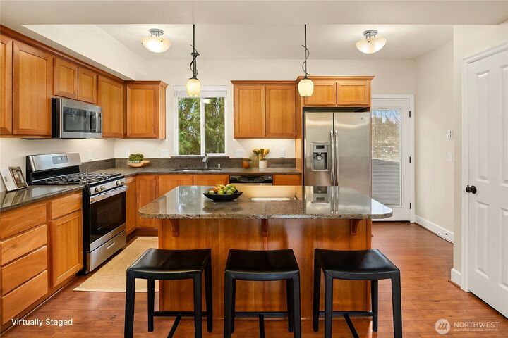 Property Photo: 4650 NE 3rd Lane F4 WA 98059