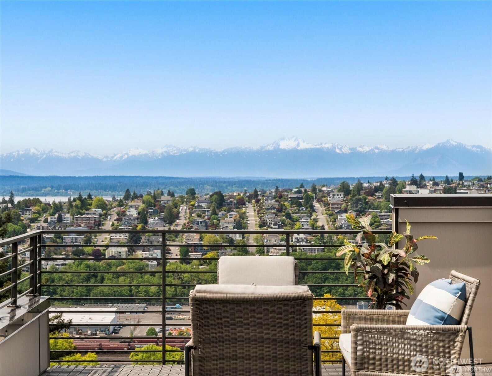 Property Photo: 2116 9th Avenue W A WA 98119