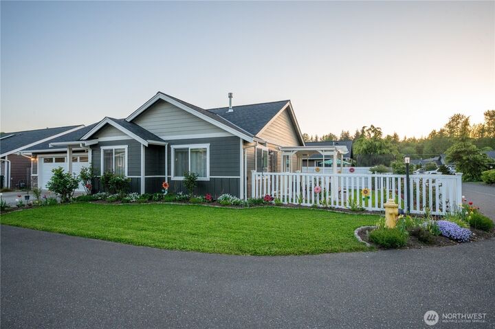 Property Photo:  6540  Endeavor Street  WA 98248 