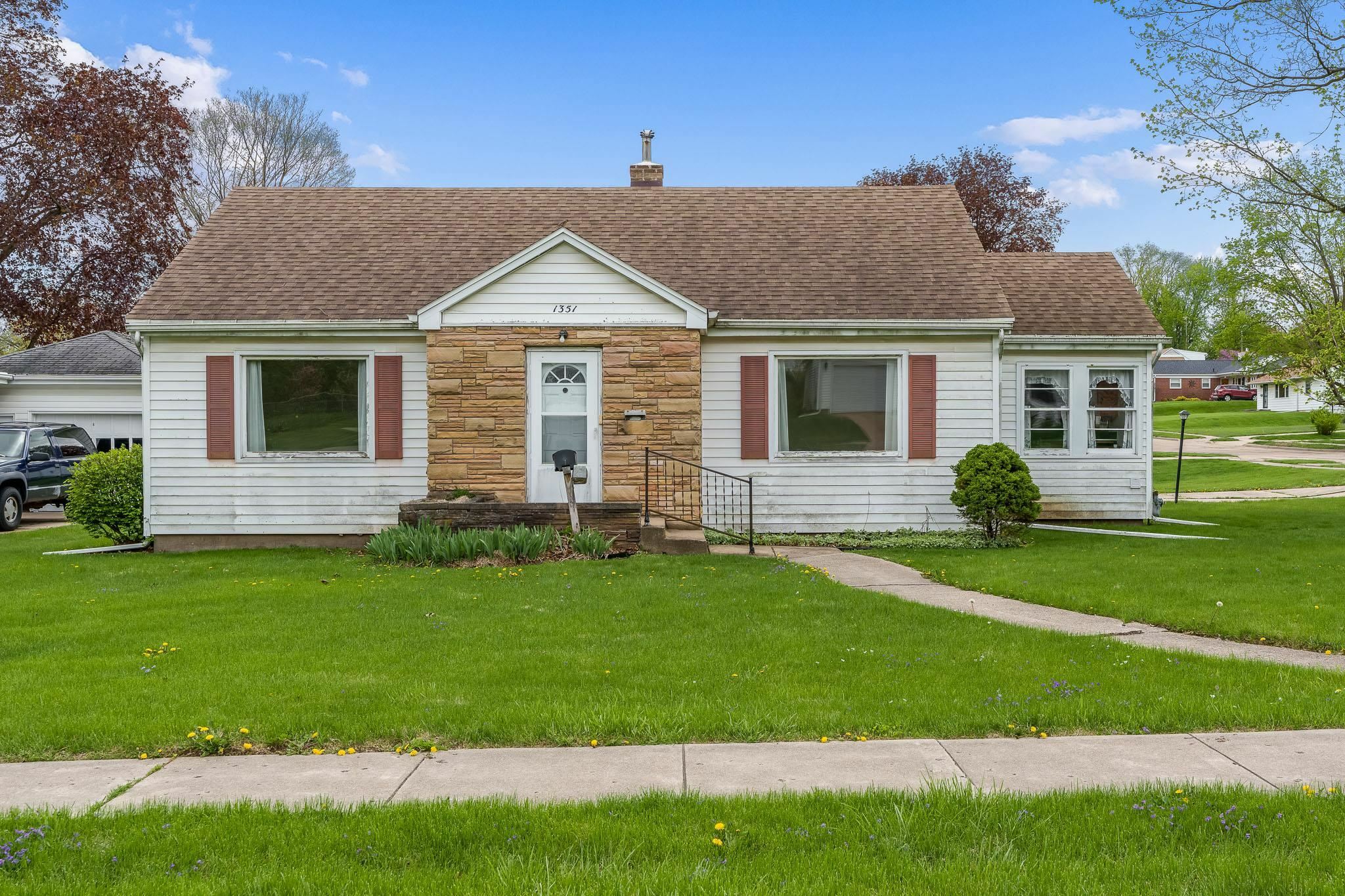1351 W American Street  Freeport IL 61032 photo