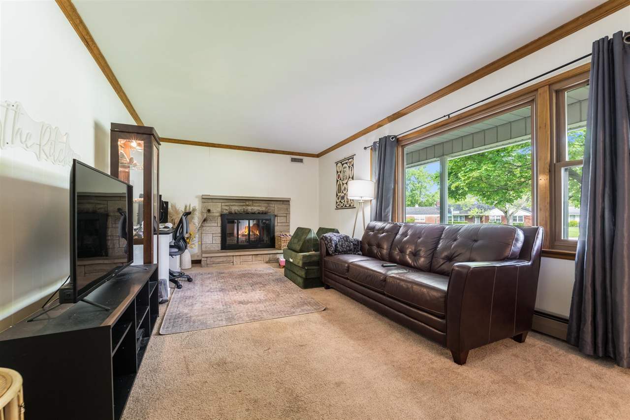 Property Photo: 2805 Reeveston Road IN 47374