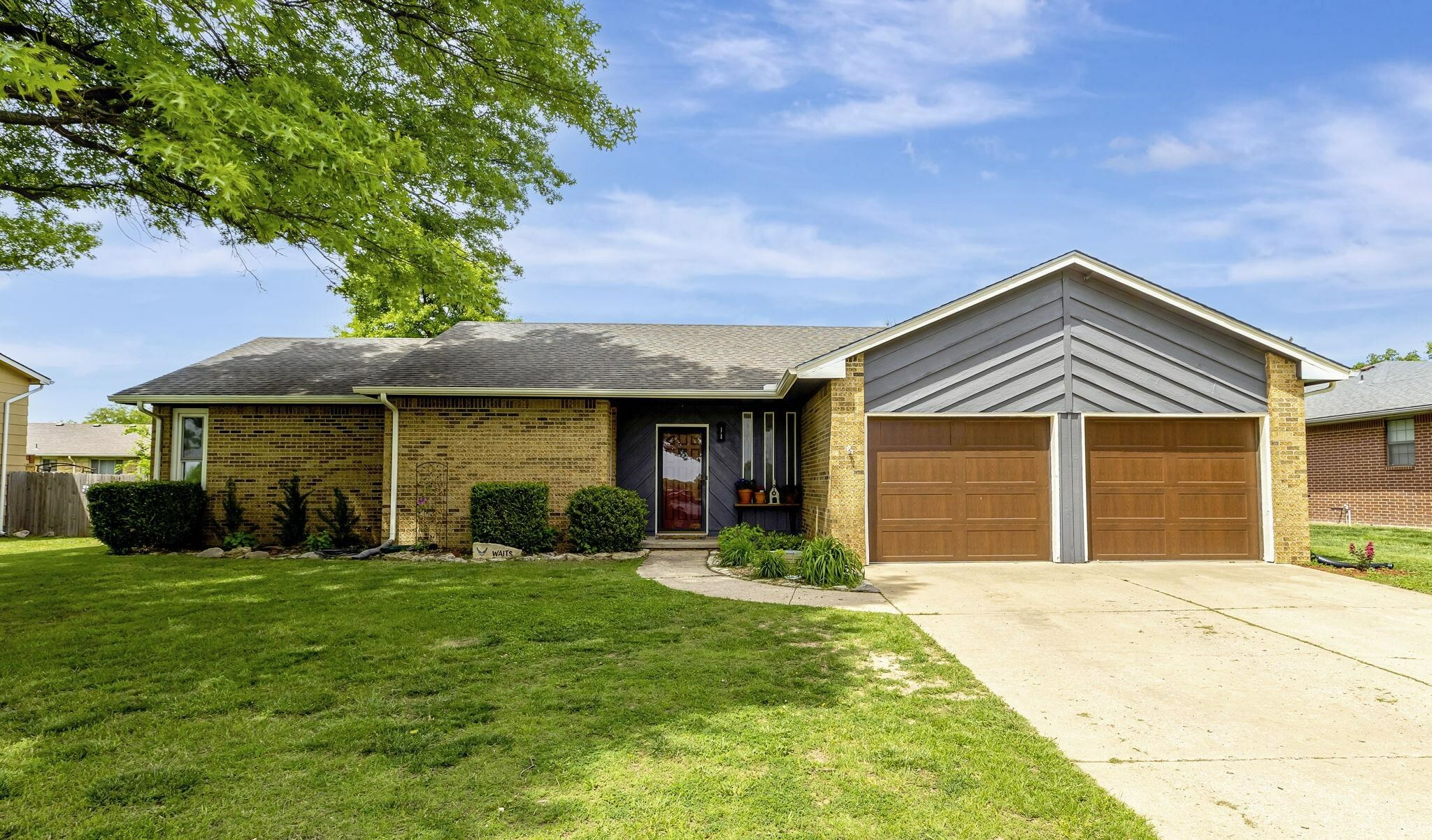 Property Photo:  120 E Shady Brook Ln  KS 67037 