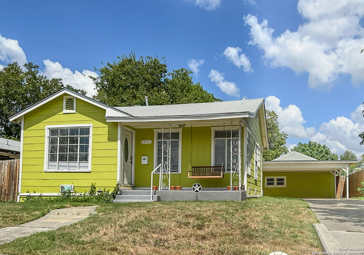Property Photo: 1935 W Woodlawn Ave TX 78201