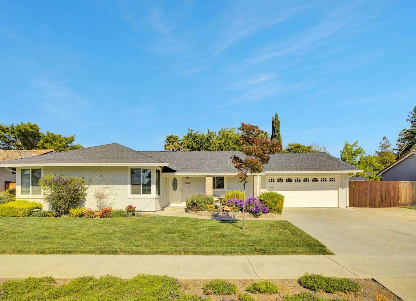 Property Photo: 4954 Rue Bordeaux CA 95136