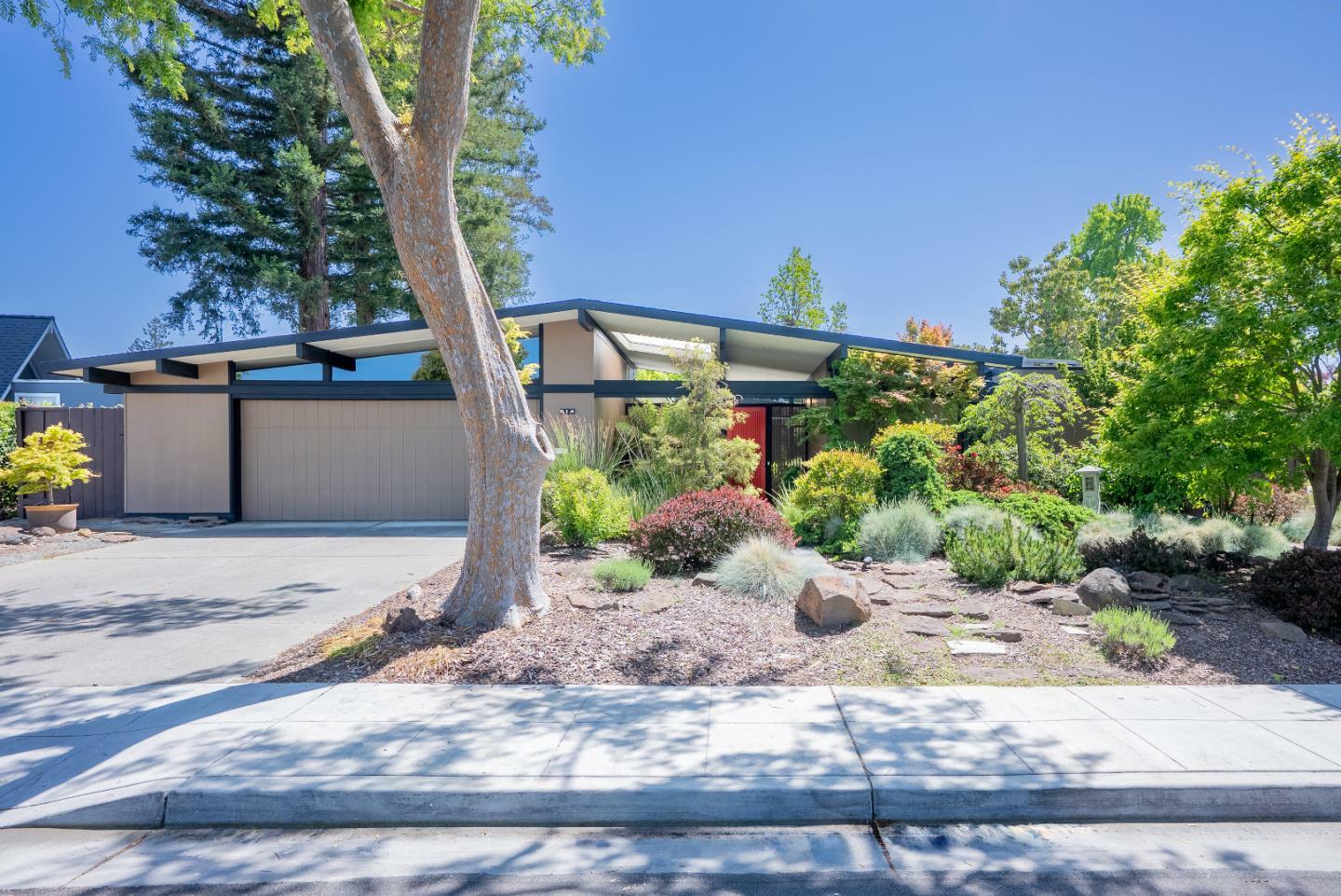 Property Photo: 814 Beaverton Court CA 94087