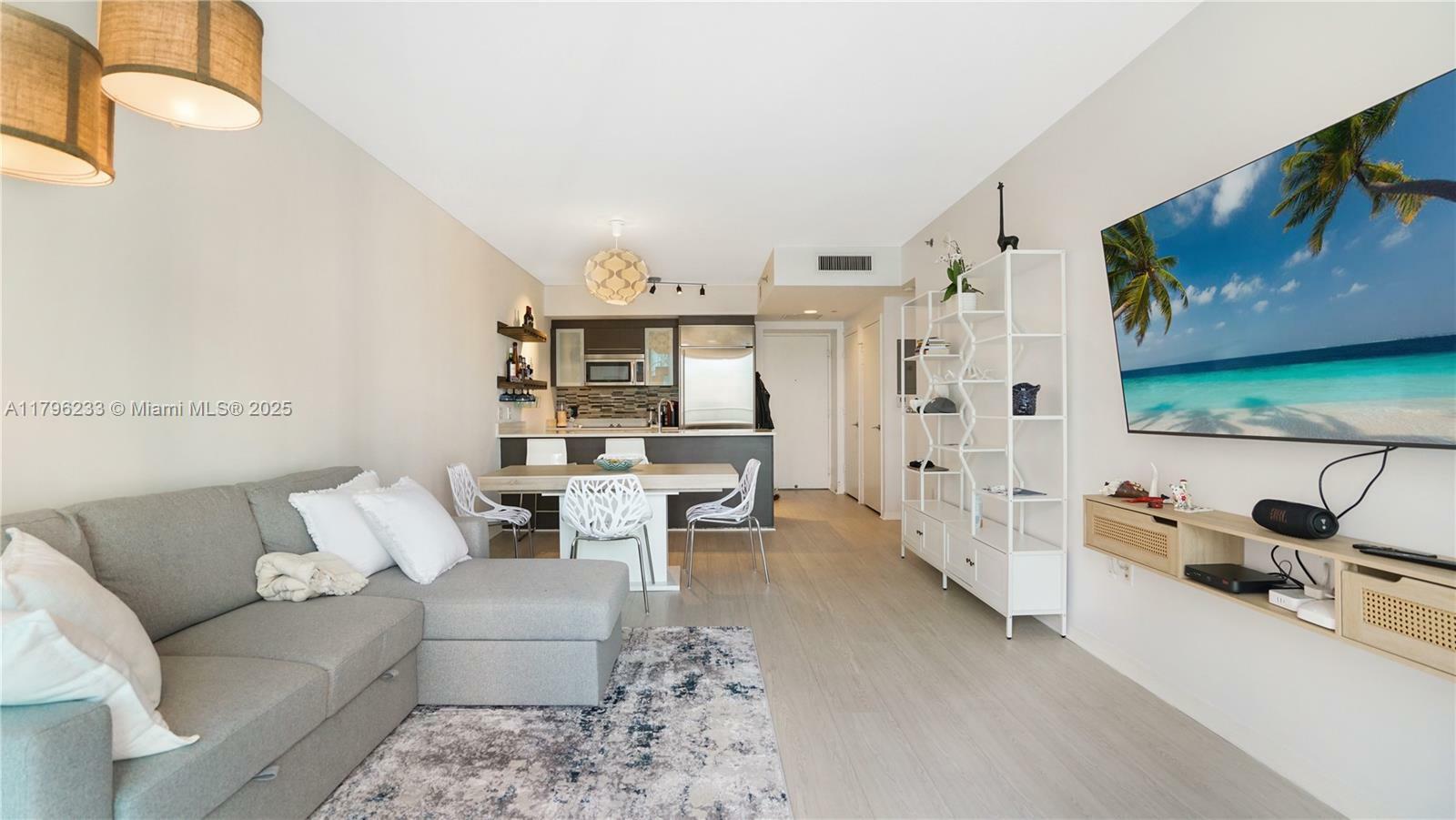 Property Photo: 55 SE 6th St 1804 FL 33131