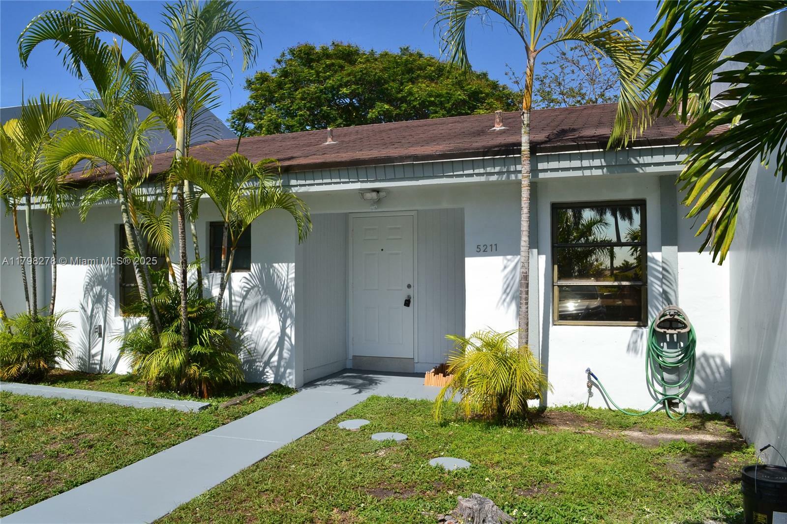 Property Photo: 5211 SW 141st Pl X FL 33175