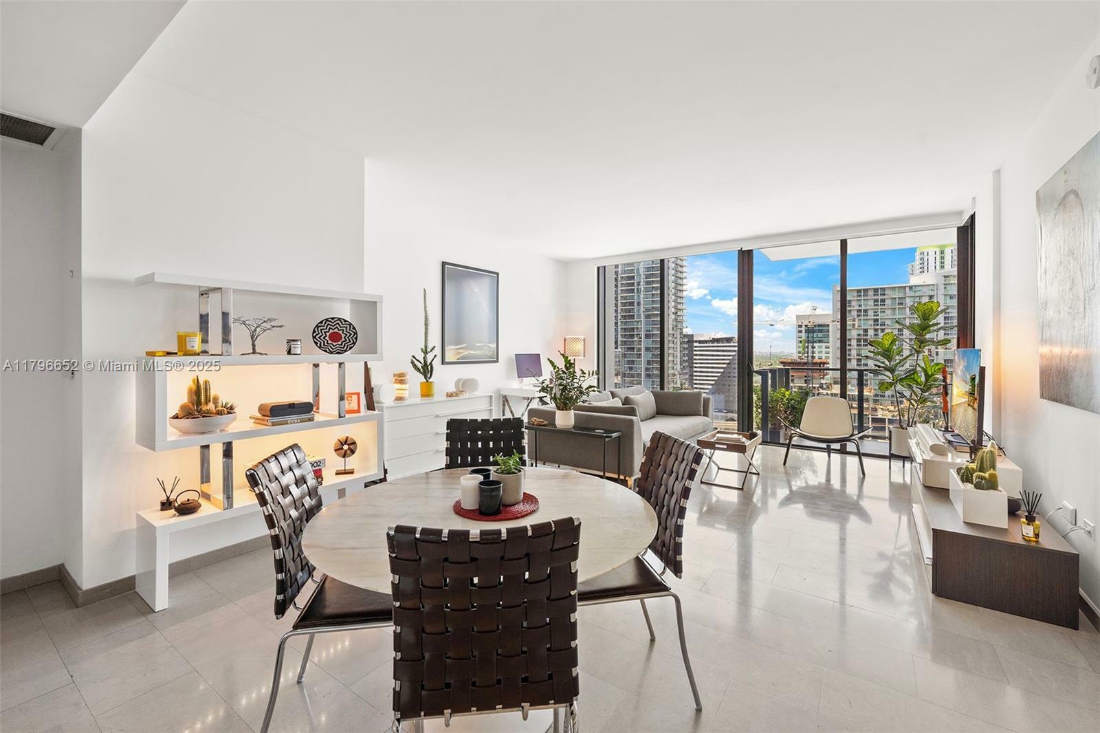 Property Photo: 68 SE 6th St 1708 FL 33131